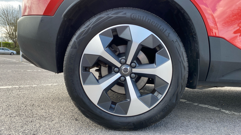 Volvo Xc40 2.0 B4P Plus Dark 5dr AWD Auto Petrol Estate